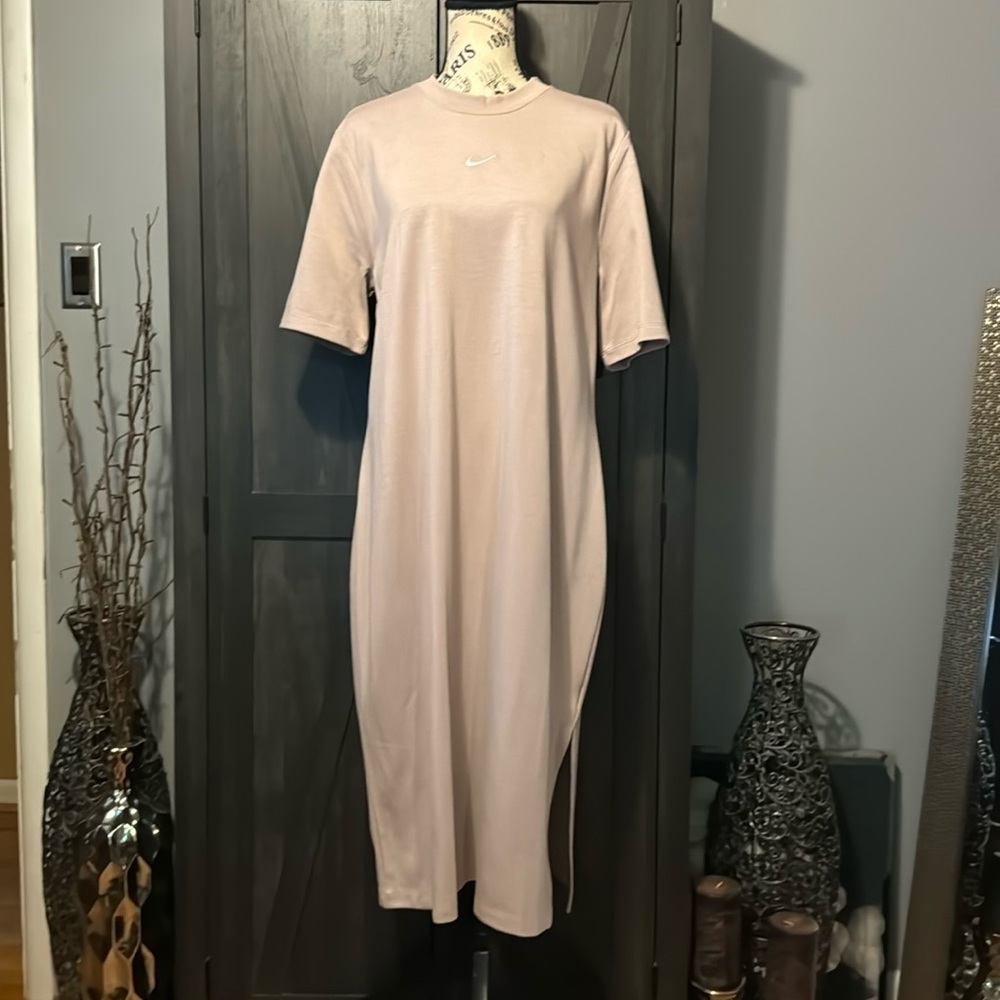 Nike Sportswear Essential Midi Dress